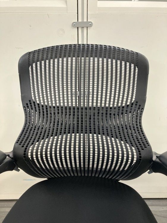 ノール 可動肘付ジェネレーションチェア