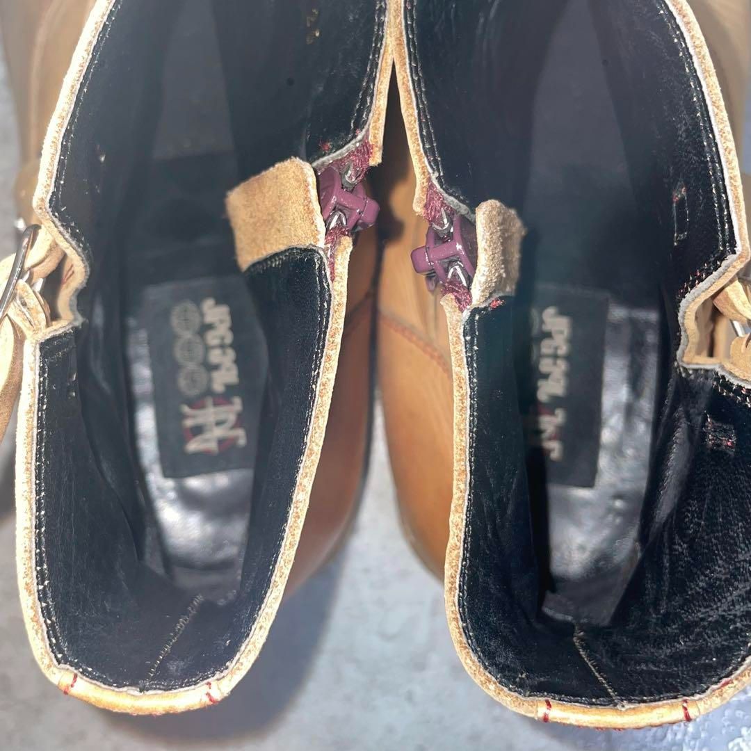 ストラップブーツ