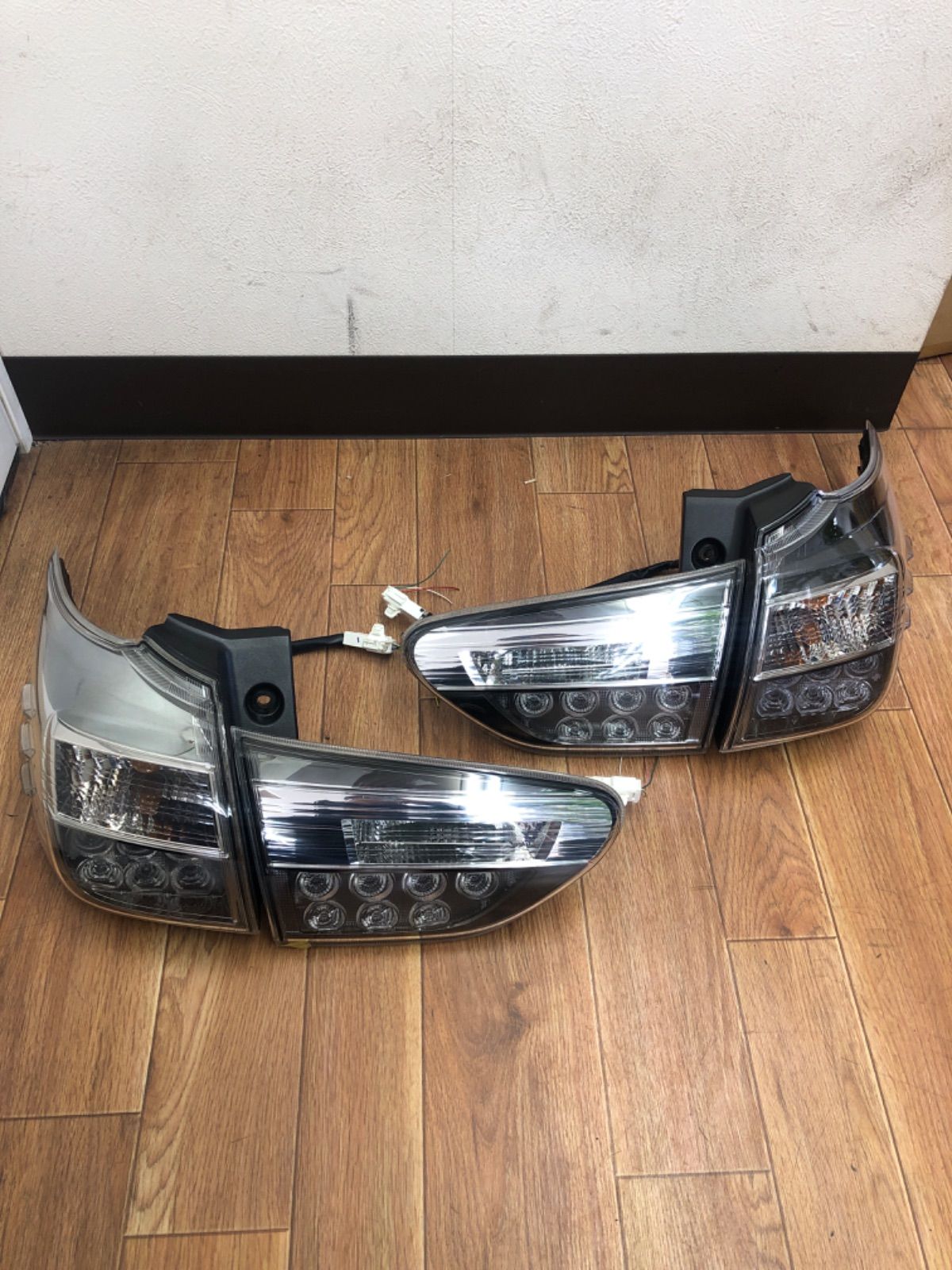 トヨタ 台湾 純正 ウィッシュ 20 テールランプ 4点セット 前期 トヨタ 台湾 純正 ウィッシュ 20 テールランプ 4点セット 前期 トヨタ