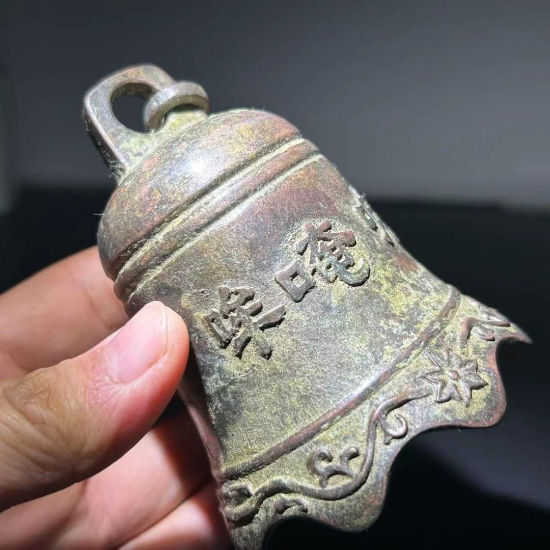銅製 鈴六字真言銅鐘 掛鈴 装飾品工芸品 置物 - メルカリ
