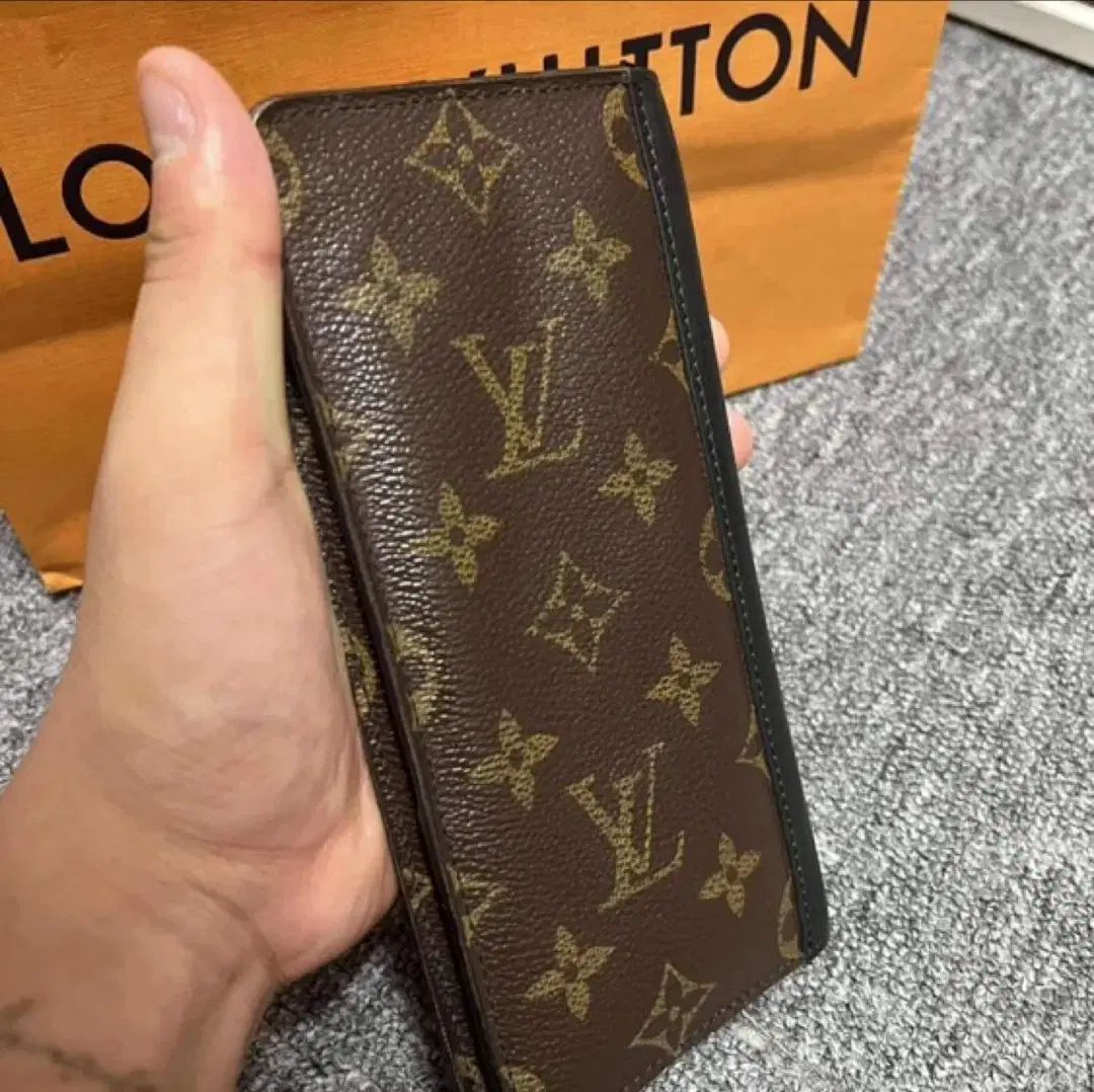 雷市場（ポンジャン）商品韓国直送】 Louis Vuitton(ルイヴィトン) マカサー 限定版 長財布 - メルカリ