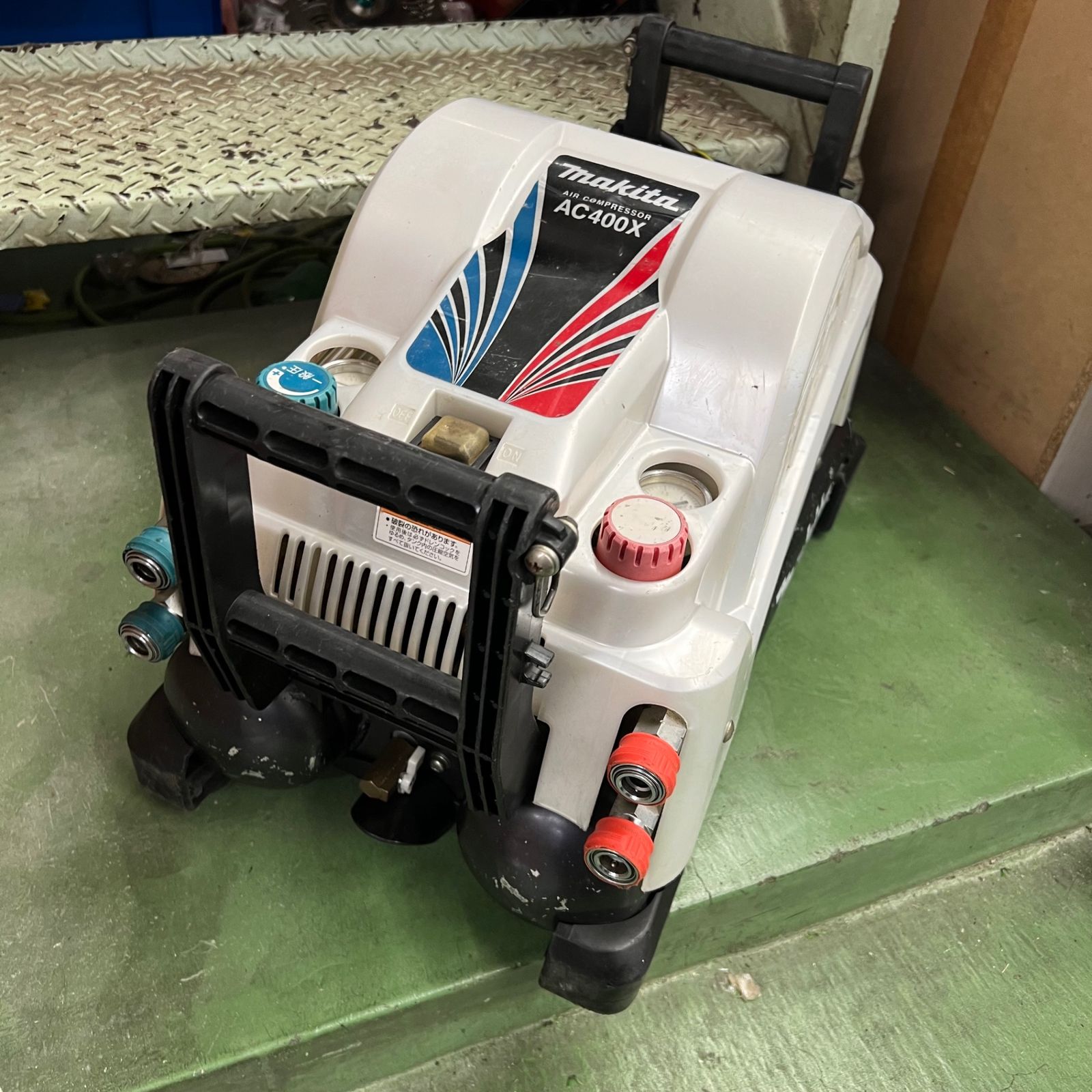 ★マキタ(makita) 常圧/高圧エアコンプレッサー AC400X【戸田店】