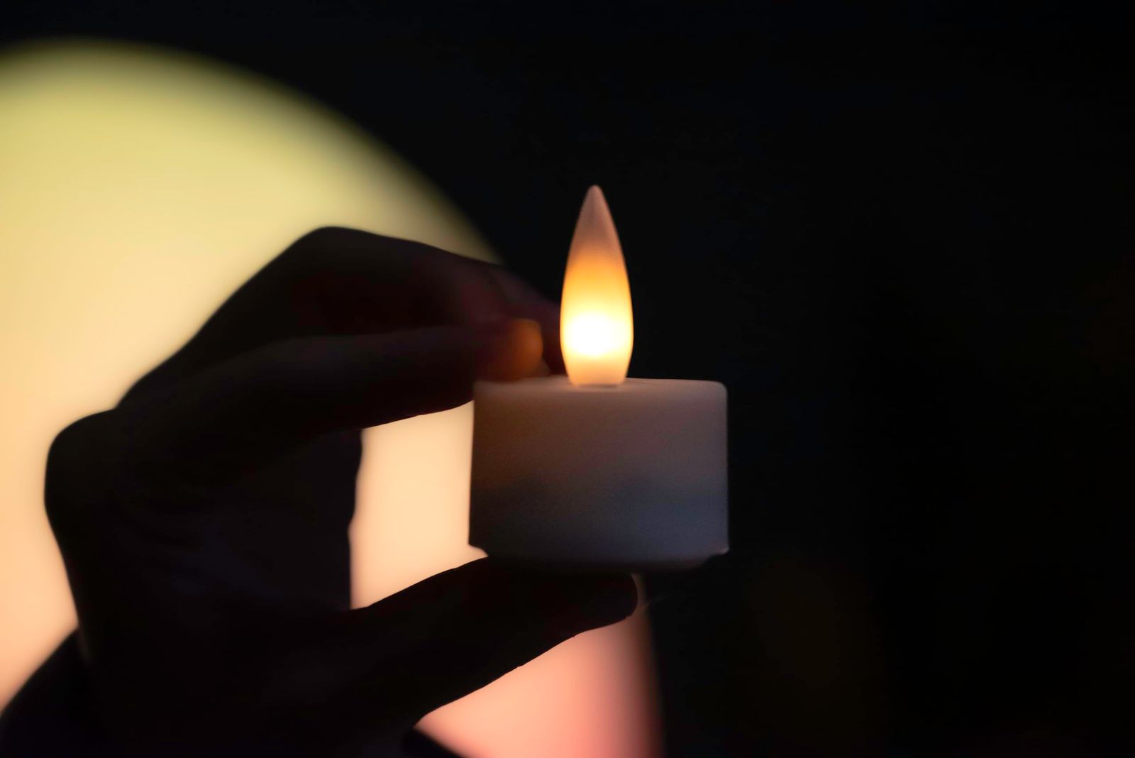 3DムービングフレイムリアルワックスLEDキャンドル リモコン 充電ベース USBケーブル付き リモートタイマー付き ワックス-アイボリー 1.4インチ 充電式フレームレスキャンドル CozierGlow USTAUSTRALIA_COM_AU