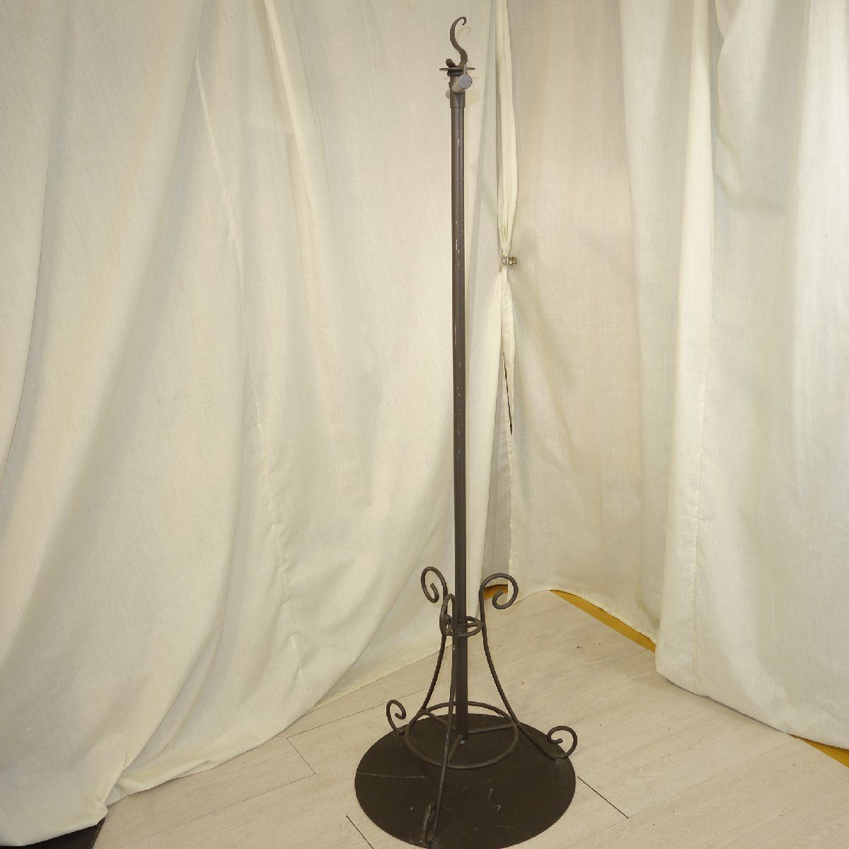 T字ラック アンティーク ロココ調 猫脚 アパレル 雑貨店舗 什器 ハンガーラック M51