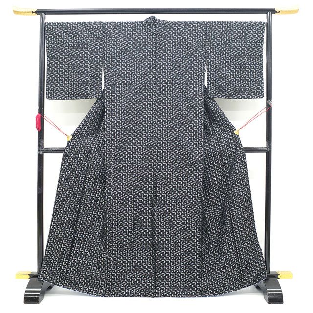 【単衣】正絹　上質な色無地　お召　パールトーン　居敷当てなし 新古品】 御召 着物 未使用 正絹 お召 袷 黒 白 薄グレー 薄青
