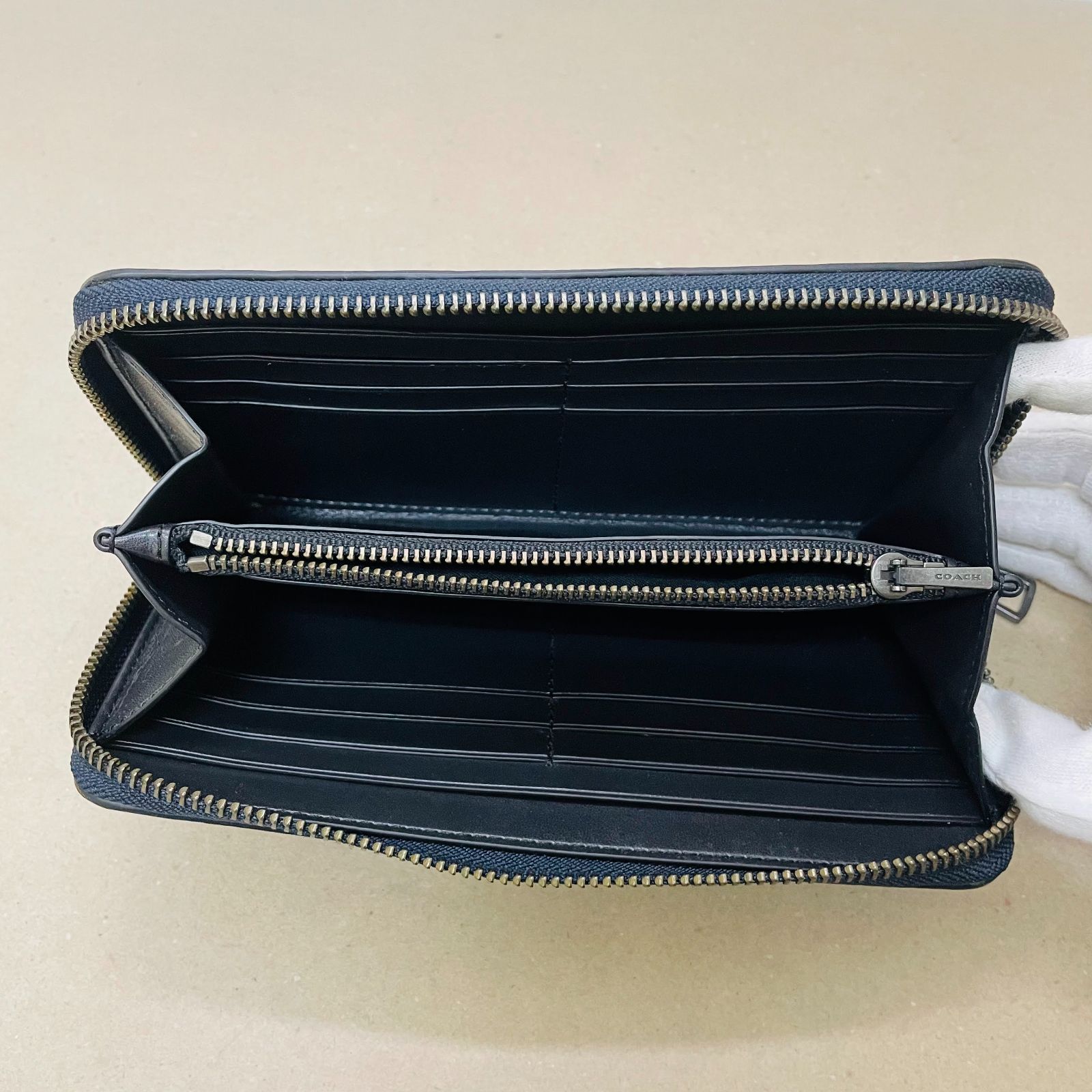美品 COACH コーチ ロゴ型押し 長財布（小銭入れあり レザー 