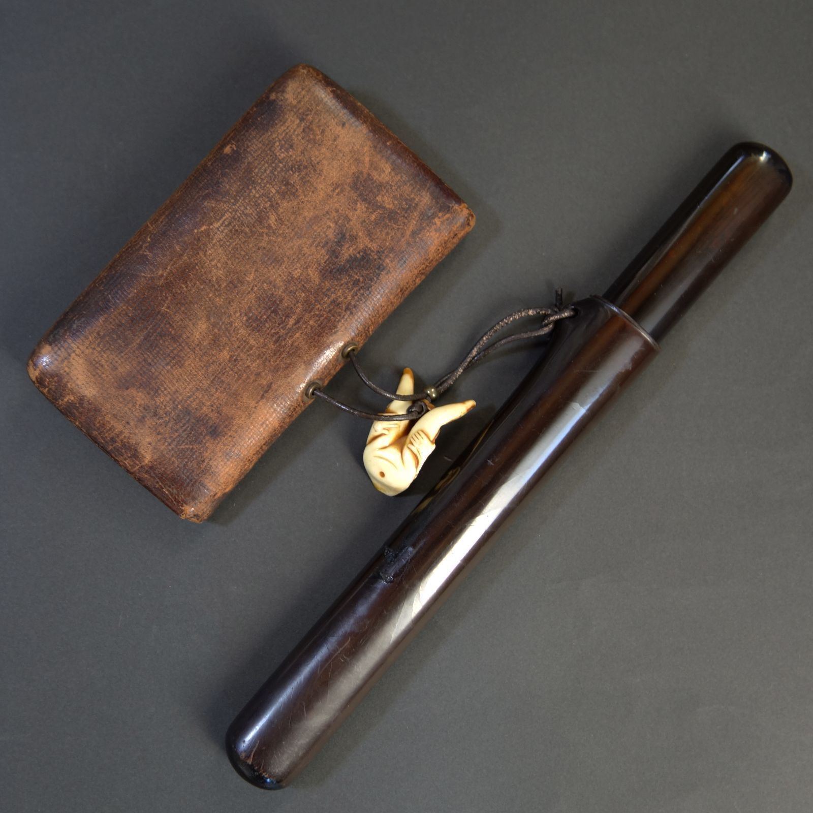 煙管 煙管筒 煙草入 【 煙管 純銀製 ／ 煙管筒 漆塗製 ／ 煙草入 革