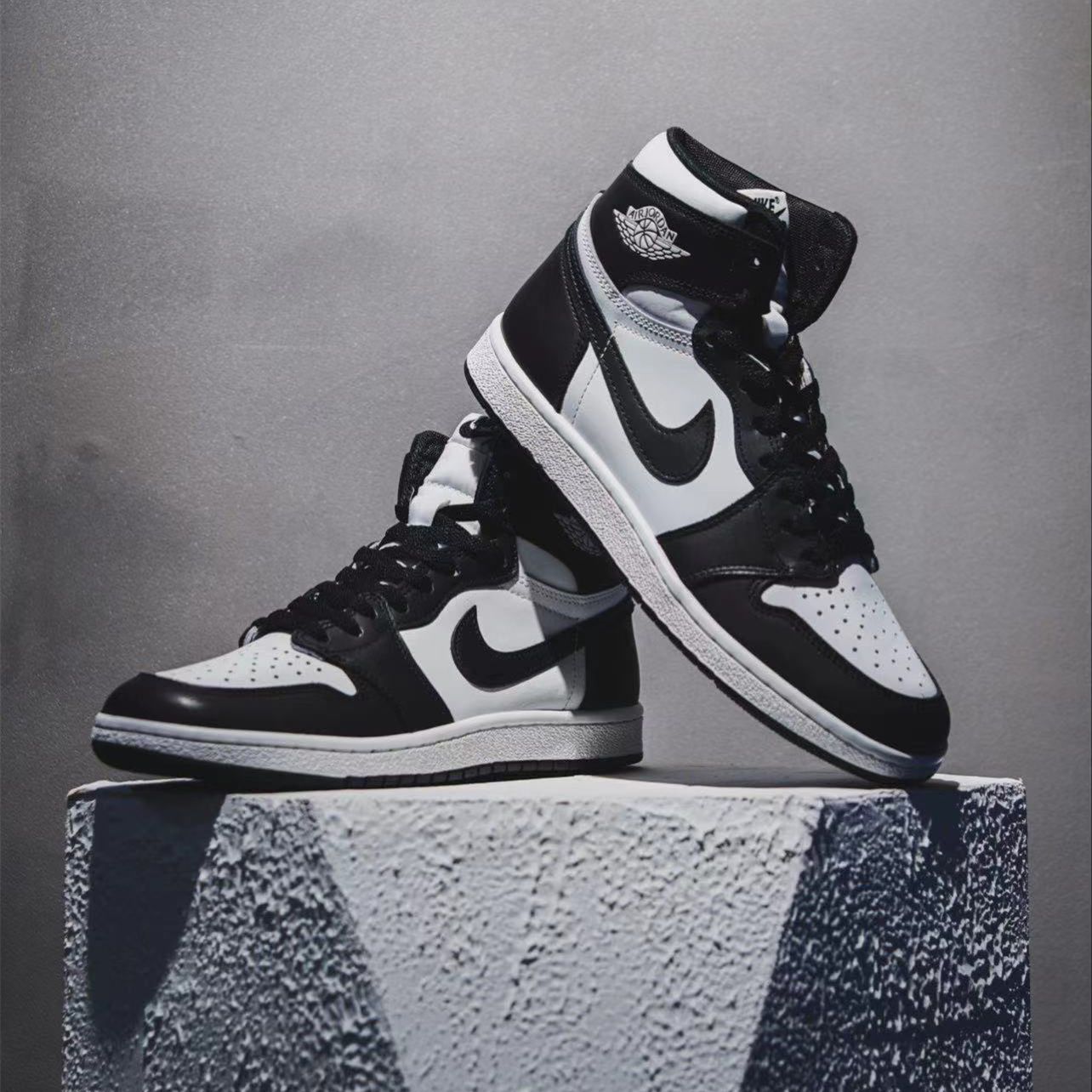 値下げします 新品 ナイキ NIKE【 AIR JORDAN 1 HIGH 85 Black White  