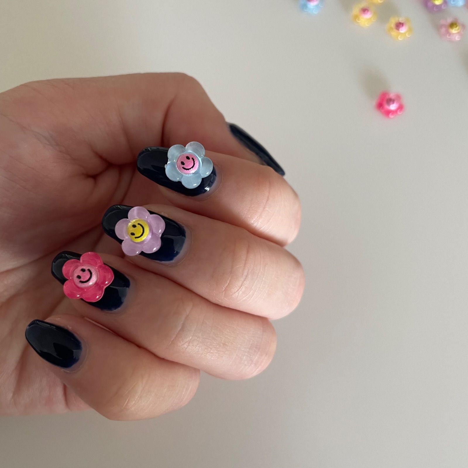 デコパーツ⭐︎お花 ニコちゃん ネイルパーツ 選べる15個 - メルカリ