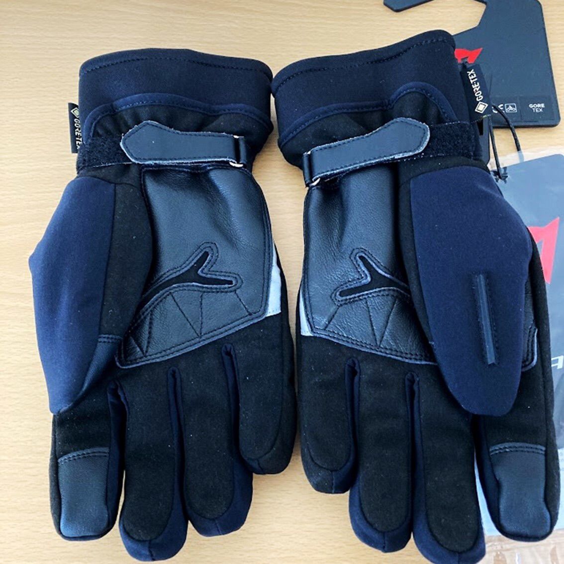 ダイネーゼ　ゴアテックスグローブ　Mサイズ　美品 ダイネーゼ ゴアテックスグローブ Mサイズ 美品 ダイネーゼ 忙し