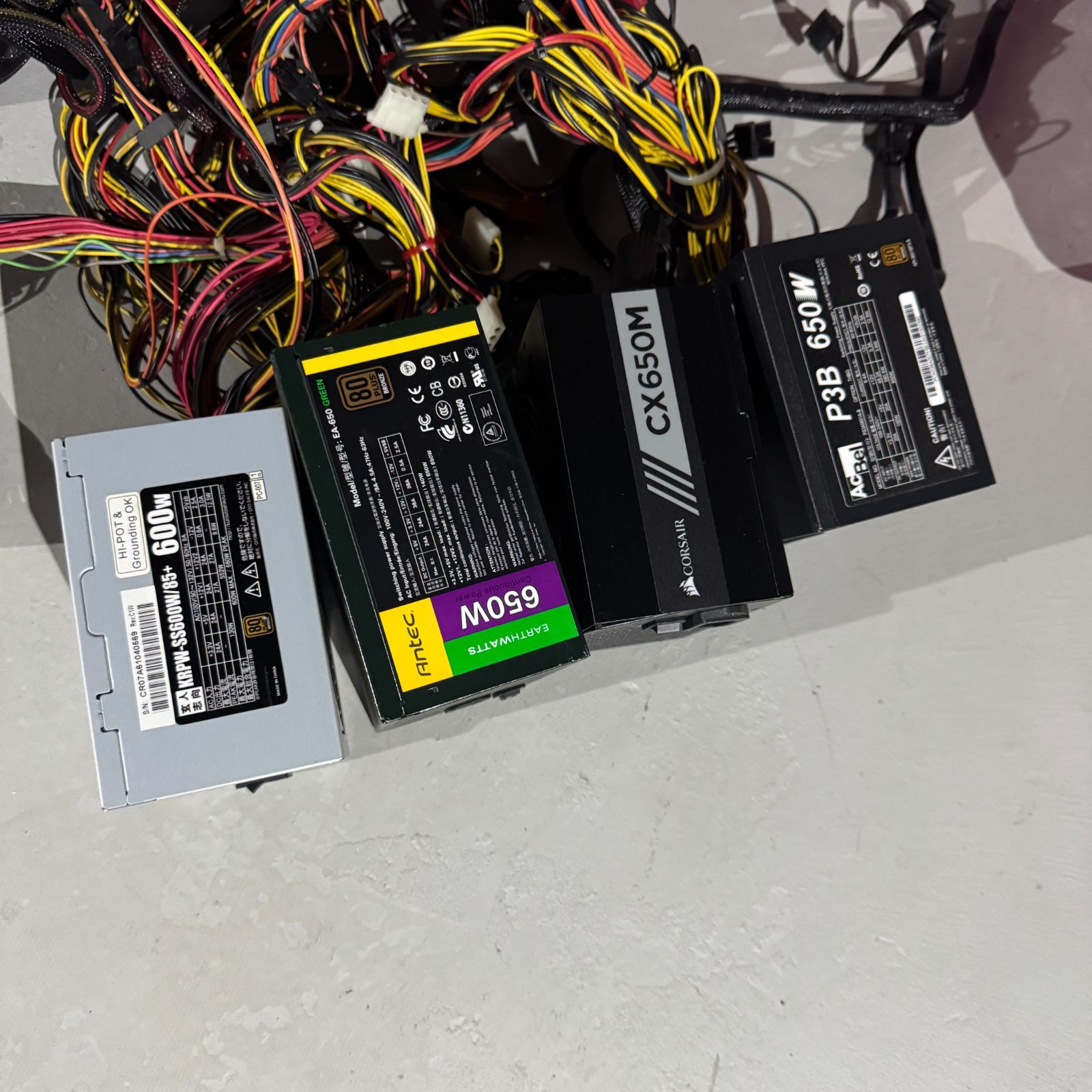 ６ 通電 済 電源ユニット 600W～650W 8個