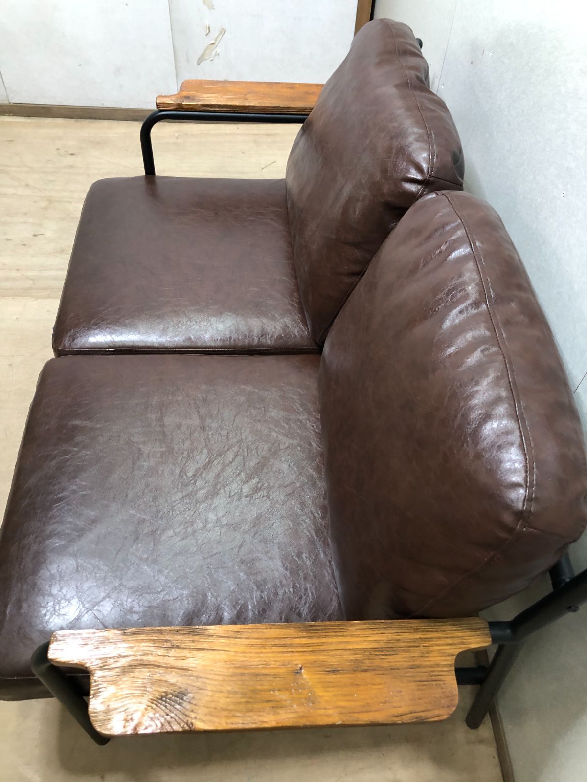 ソフトレザー　鉄脚　2人掛け　ソファ　肘付き　75050-1-010 ソフトレザー 鉄脚 2人掛け ソファ 肘付き 75050-1-010