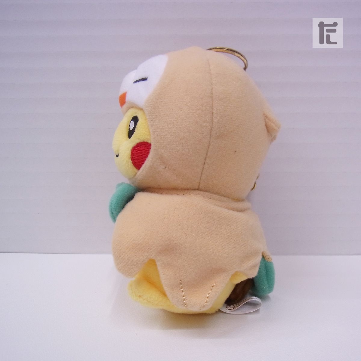 ポケモンセンター モクローのポンチョを着たピカチュウ