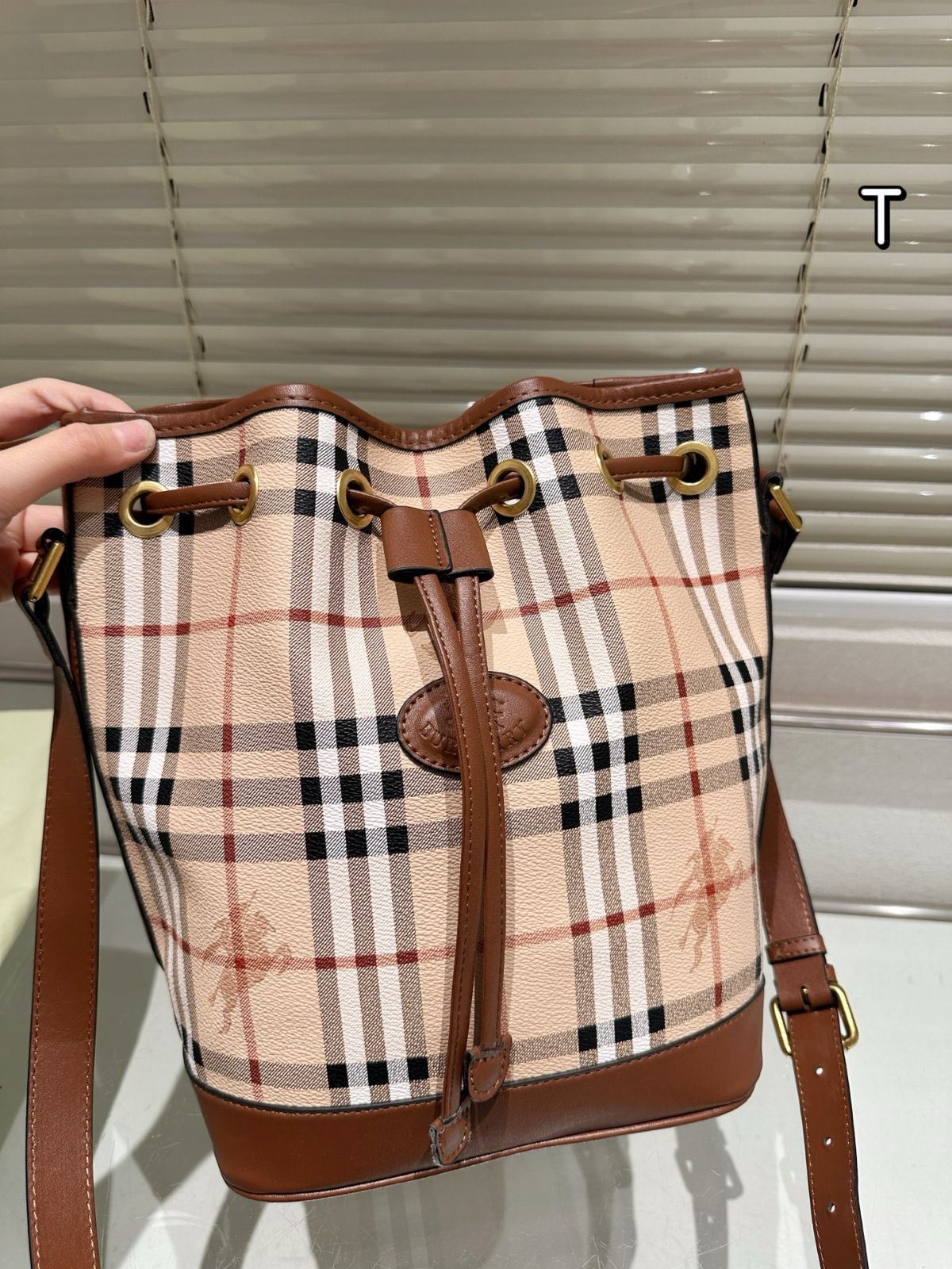 【国内発送】バーバリーバケットバック 今日特価】Burberry New Bucket Bag・バーバリー ニュー