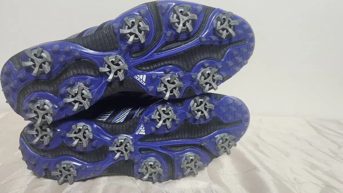 ゴルフシューズ