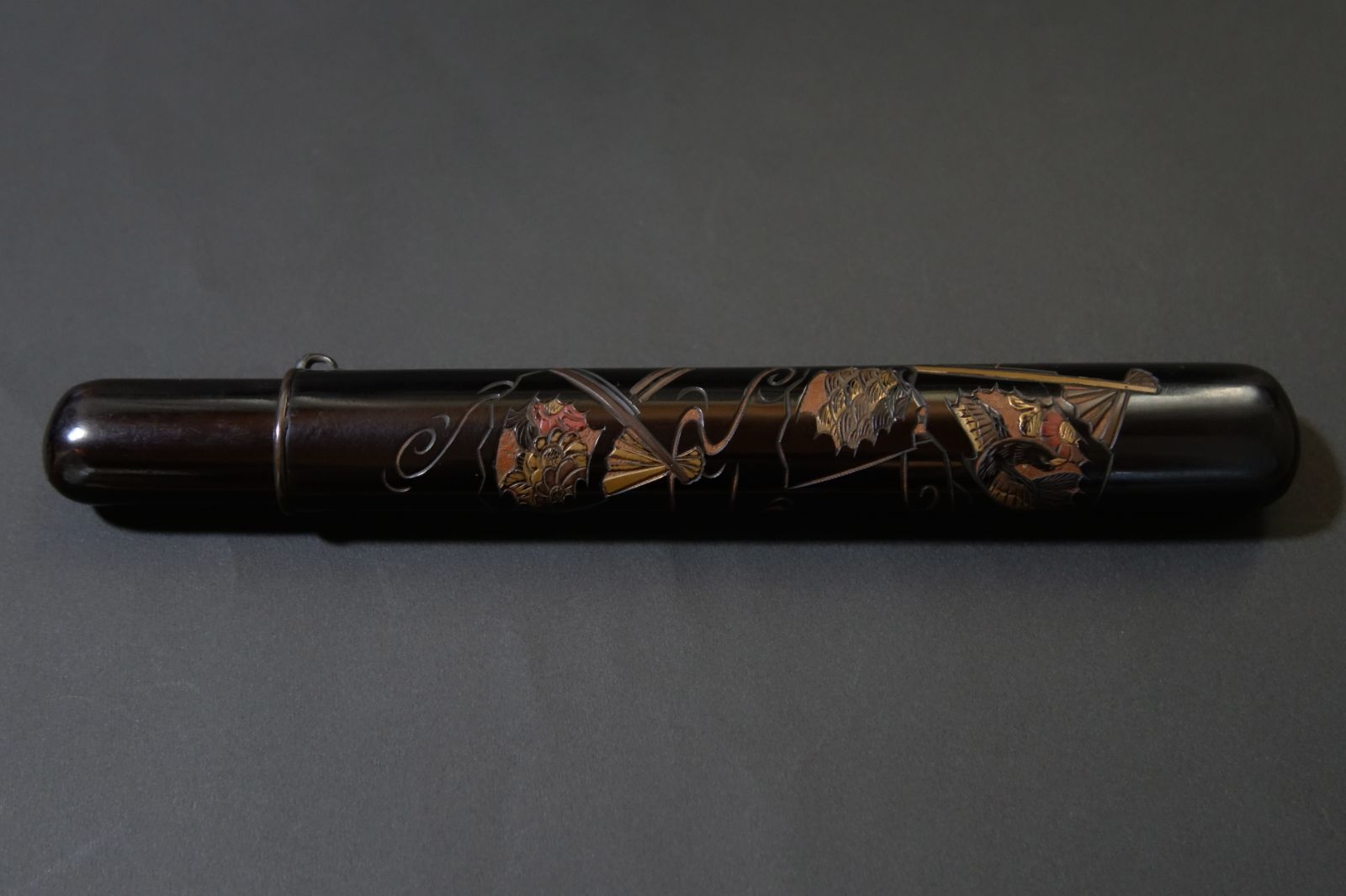 煙管筒 【彫彩漆 蒔絵 扇花鳥青海波文様 煙管筒】漆器 喫煙具