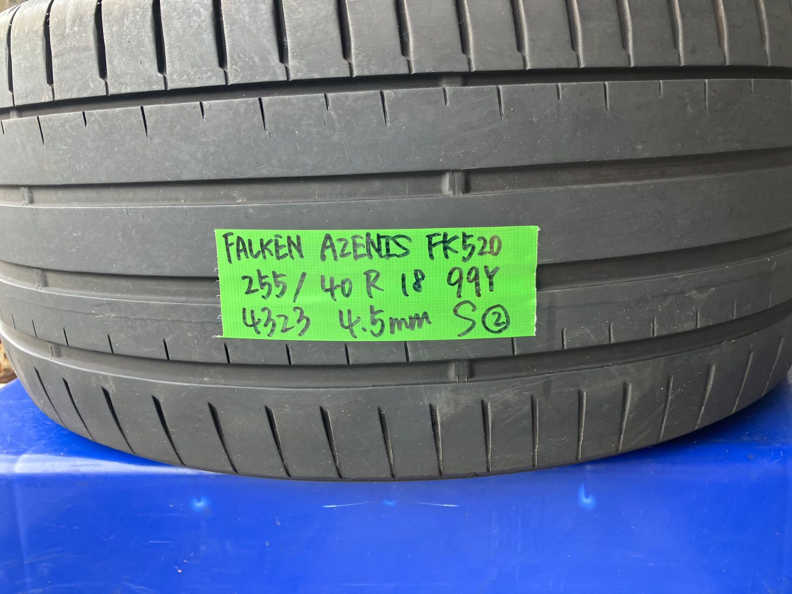 日本全国送料無料! み 255 40R18 99Y 製 FALKEN AZENIS FK520 ランフラット ファルケン アゼニス タイヤ2本 ギフトに最適。