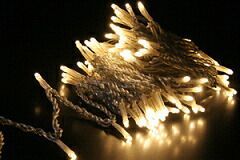 【送料無料】LEDイルミネーション、ストリング、常点、プロ仕様(V3)、100球、イエローゴールド、クリアコード 【代引不可】