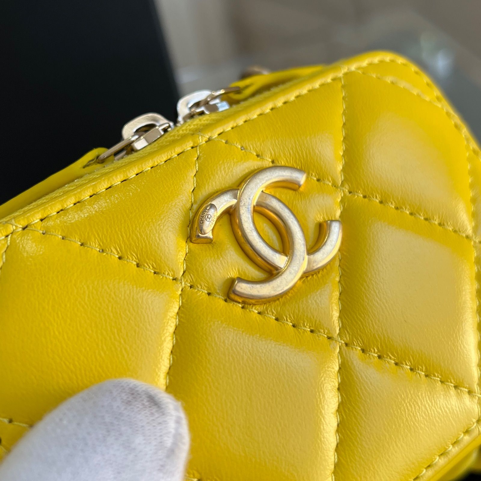 未使品　希少開運カラー❣️CHANELミニヴァニティ　カメラ　ショルダー