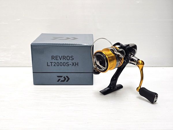 中古品】 ダイワ Daiwa スピニングリール 24 レブロス LT2000S