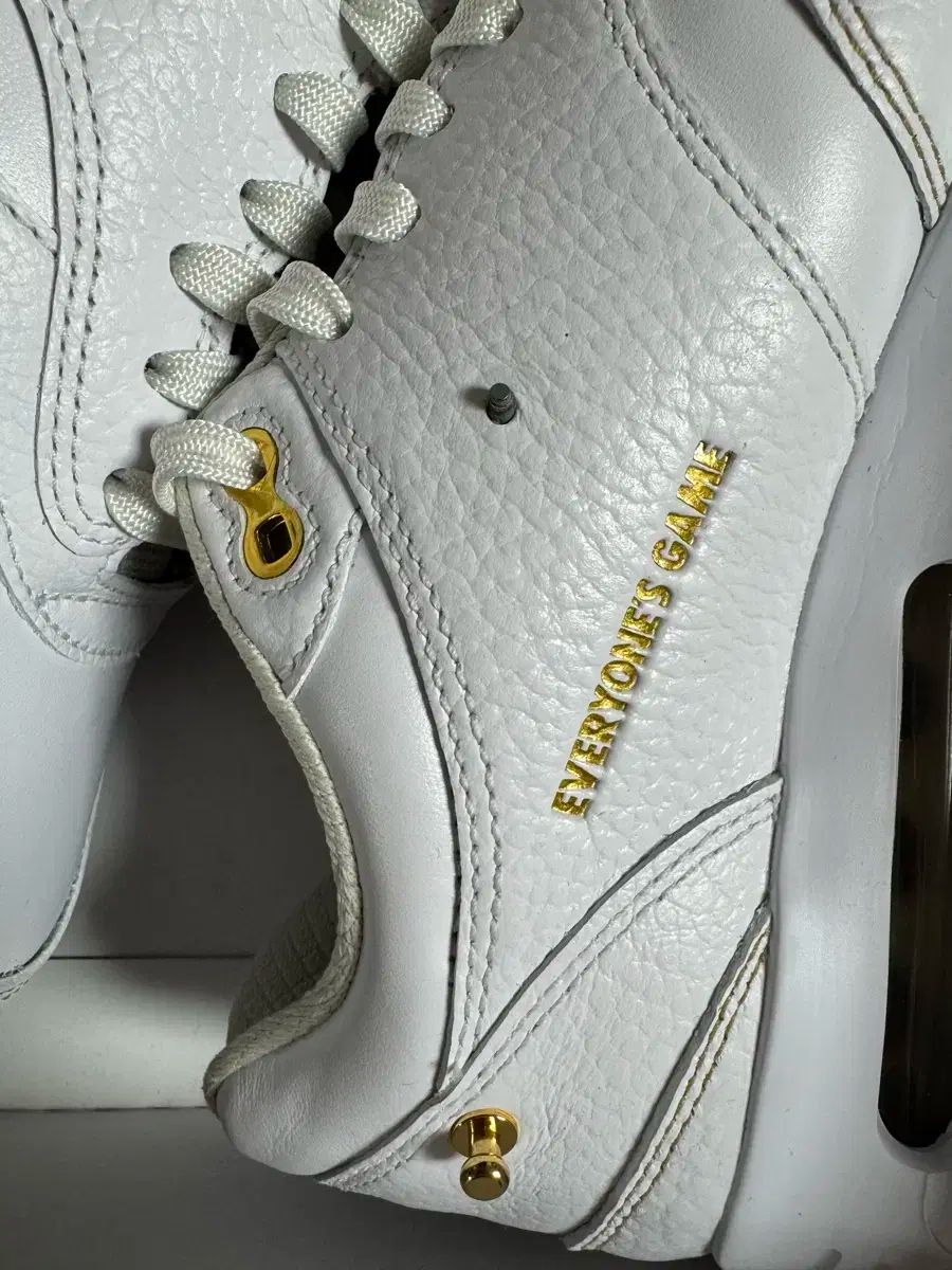 260 NIKE