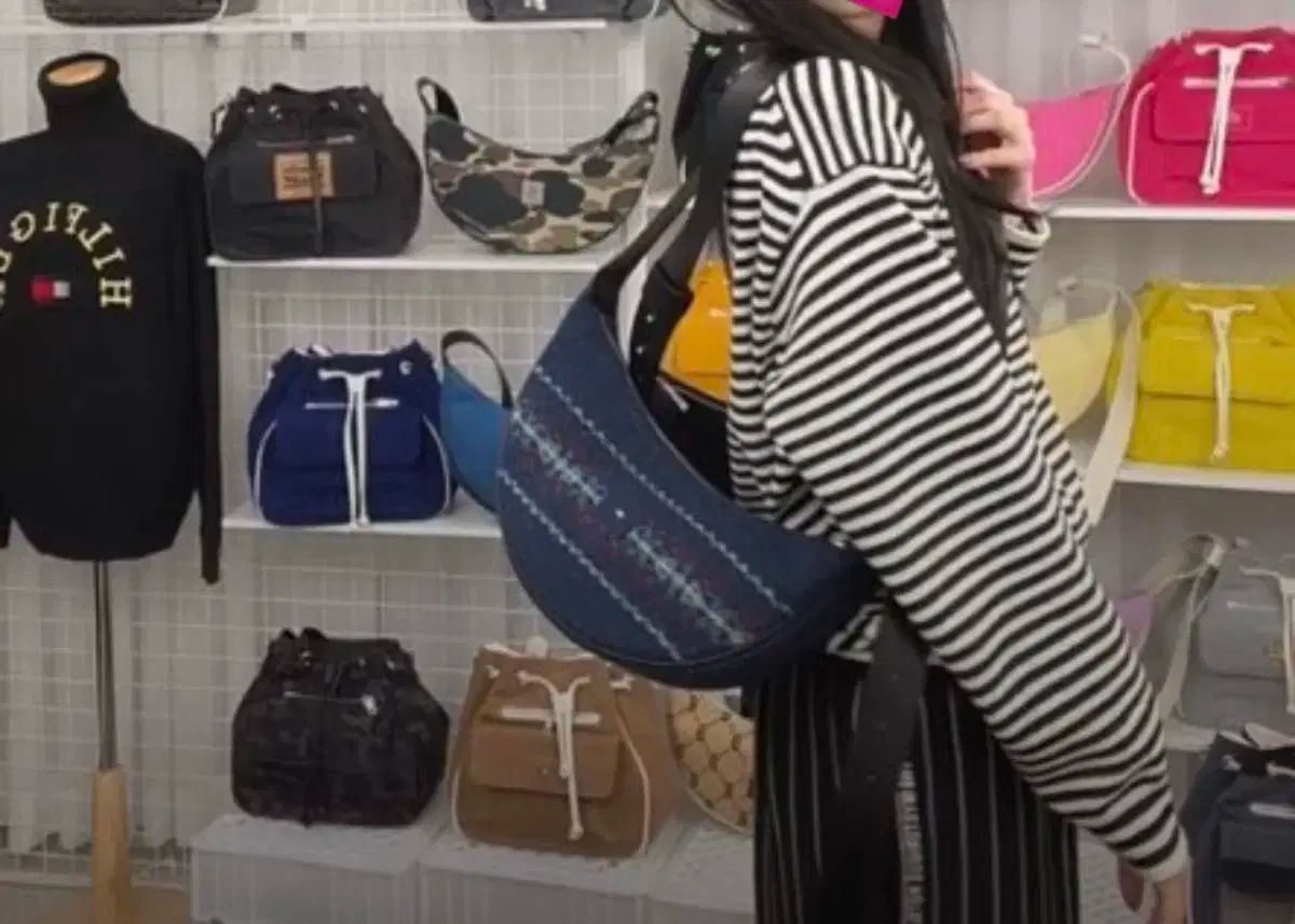 製造中止 ケリー ノルディック Tommy Hilfiger トミーヒルフィガー ハーフムーンバッグ