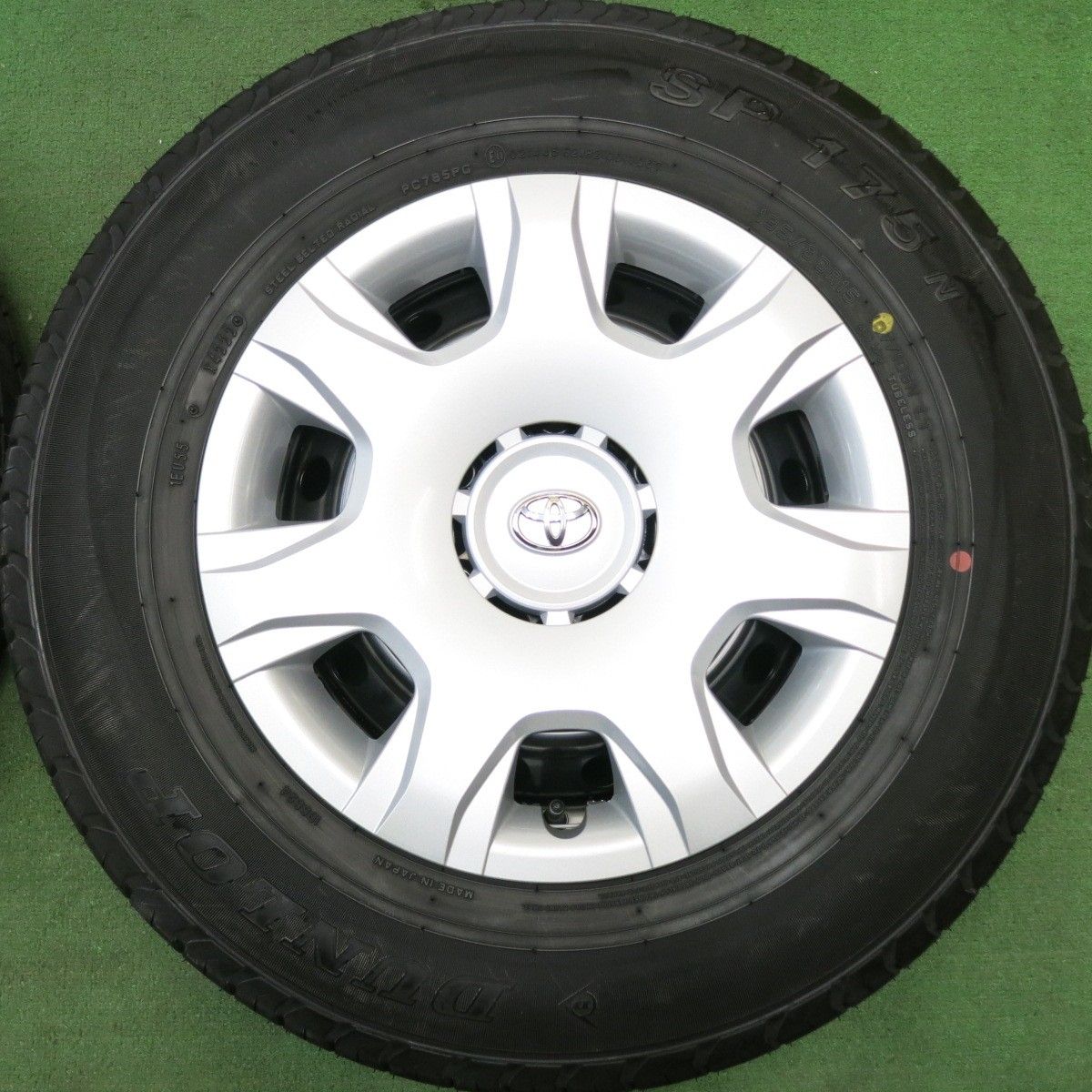 新車外し！22年☆トヨタ 200系 ハイエース 純正 スチール 195