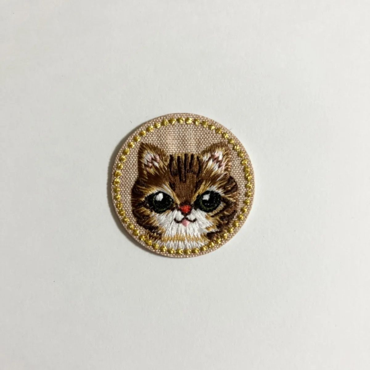 かわいい 猫ちゃん ネコ 丸 刺繍ワッペン