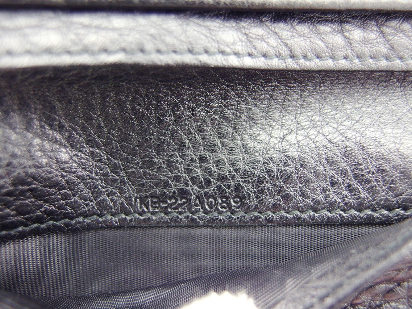 【超メルカリ市★最大30％OFFセール中】サルヴァトーレフェラガモ Salvatore Ferragamo 二つ折り財布 NERO レディース 