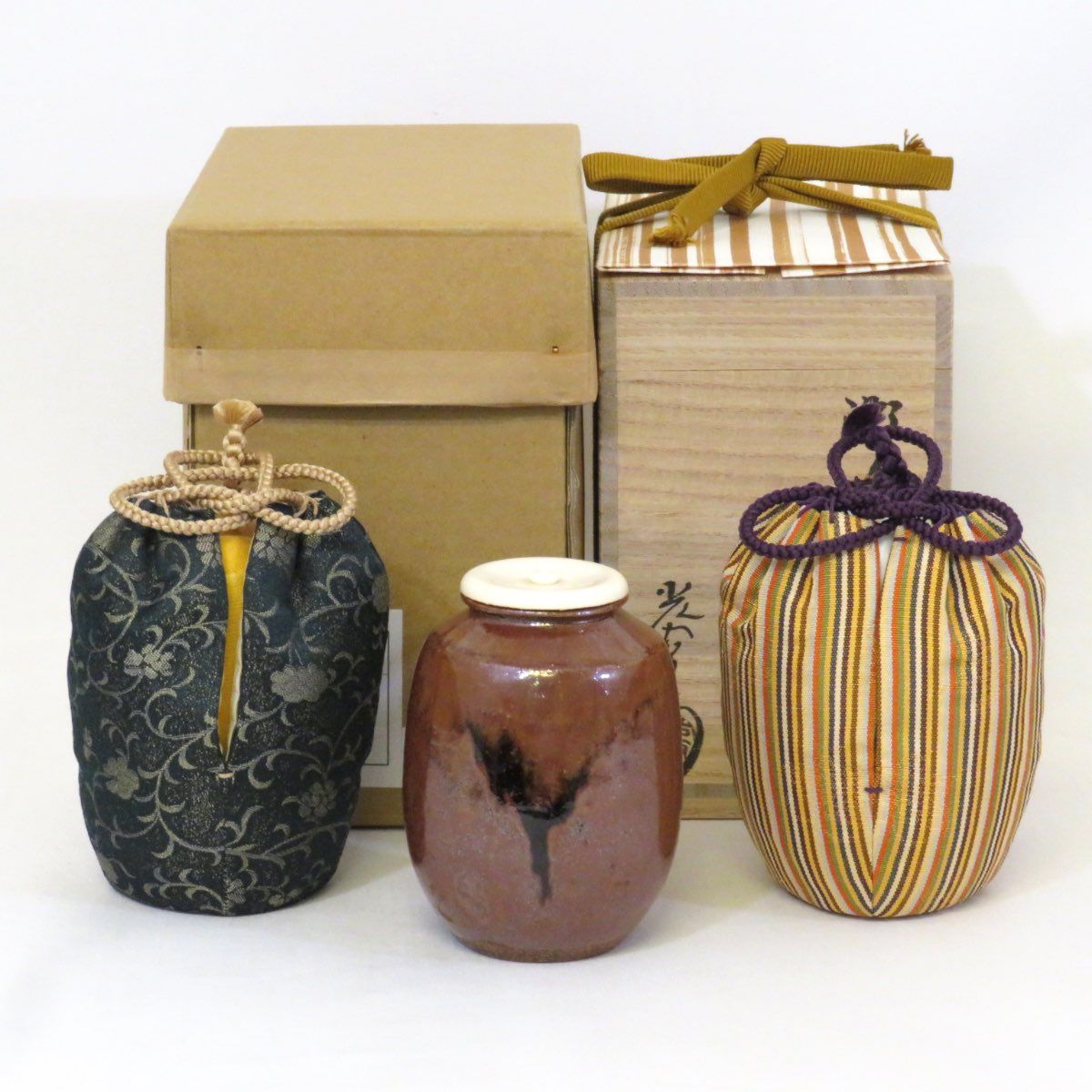 加藤光右衛門作 瀬戸 茶入 岐阜県 山十窯 眼鏡箱 仕覆二つ 茶道具 加藤光右衛門作 瀬戸 茶入 岐阜県 山十窯 眼鏡箱 仕覆二つ 茶道具