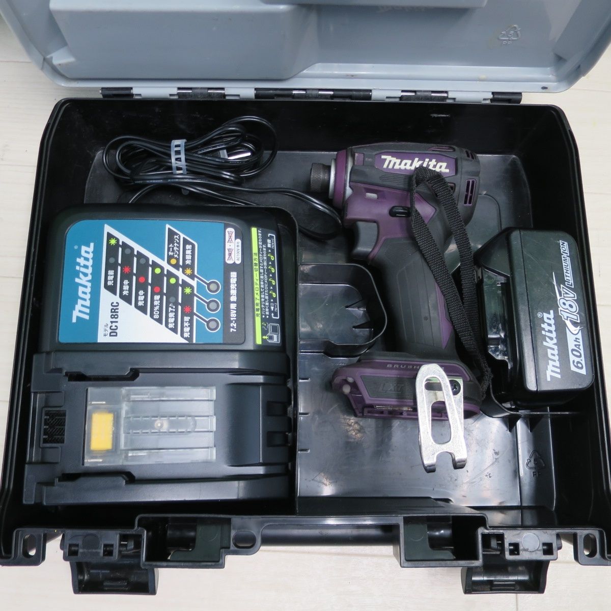 送料無料 マキタ 充電式 インパクトドライバ TD172D 電動 工具 18V 充電器 DC18RC makita