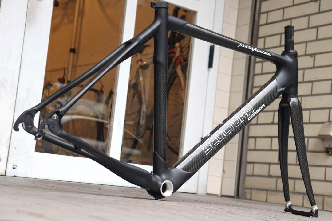 スクルトゥーラ カーボン ピニンファリーナ SCULTURA CARBON