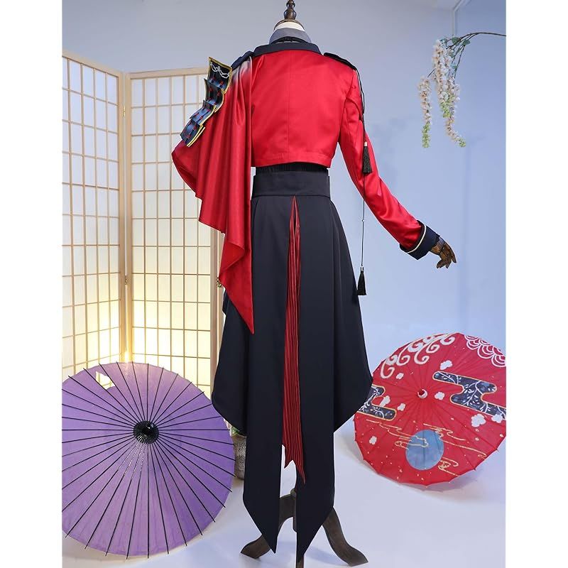 長い赤ゴシックスーツ 短パン