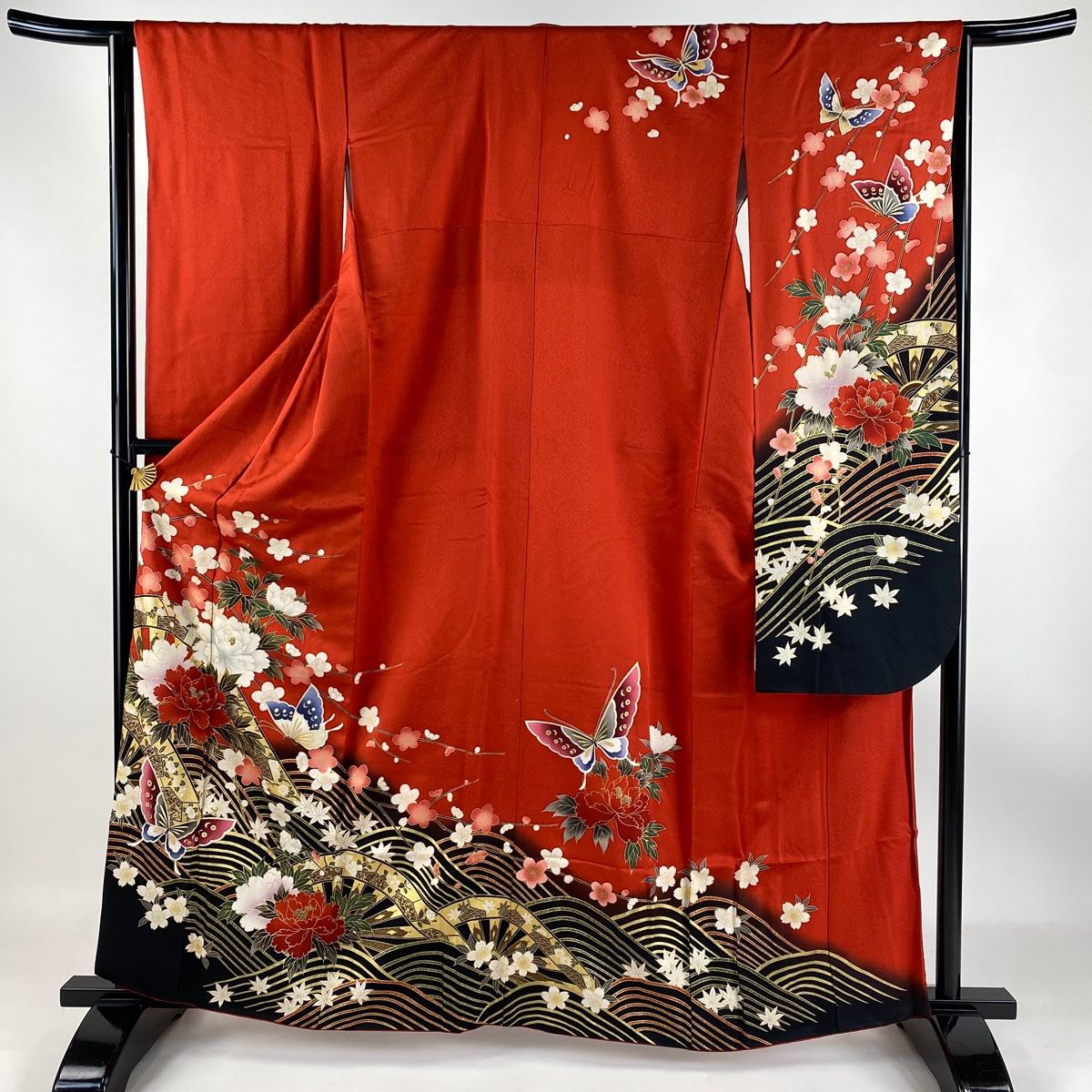 振袖 身丈161.5cm 裄丈64cm M 袷 牡丹 蝶 金彩 ぼかし 赤 正絹 秀品