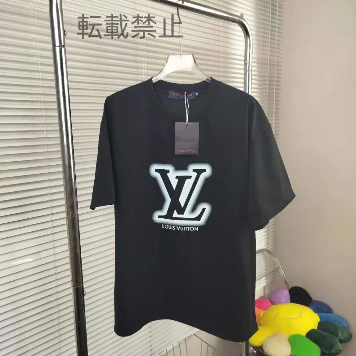 Louis Vuitton ルイ・ヴィトン/ アルファベット大ロゴラウンドネック半袖Tシャツ、男女共通 - メルカリ
