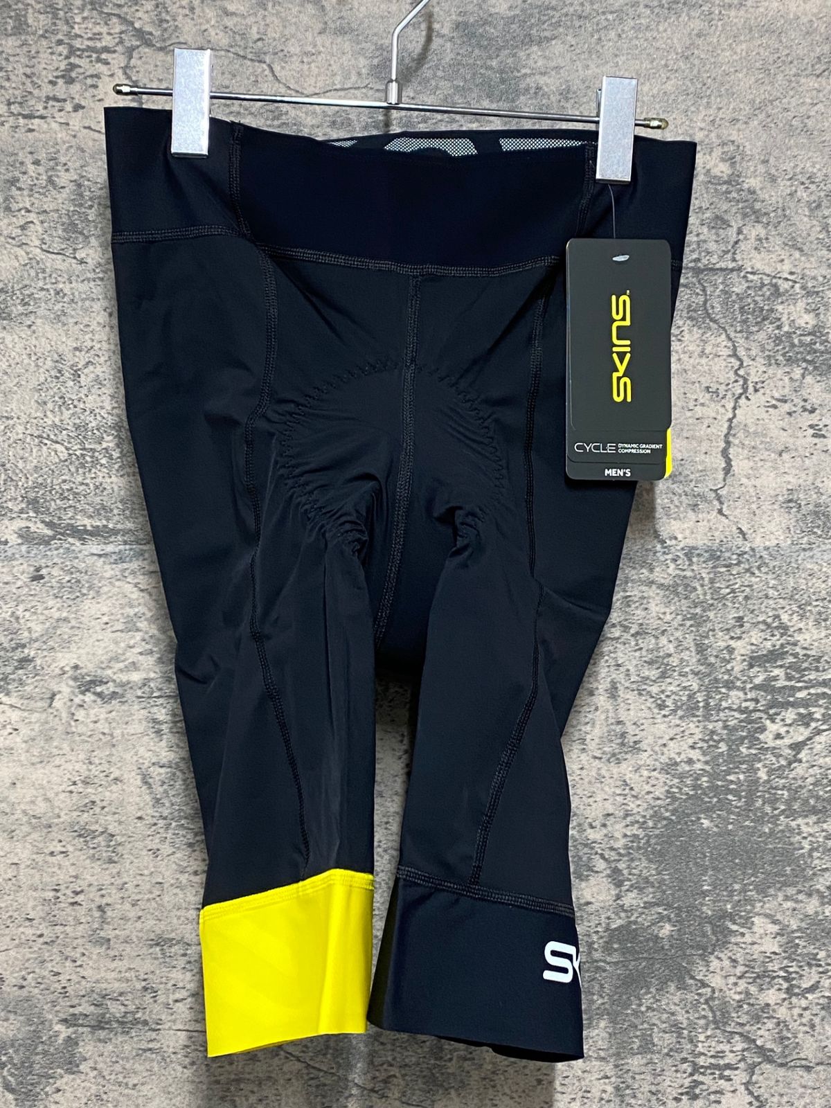IW953 スキンズ SKINS DNAmic BIB ビブショーツ M ブラック