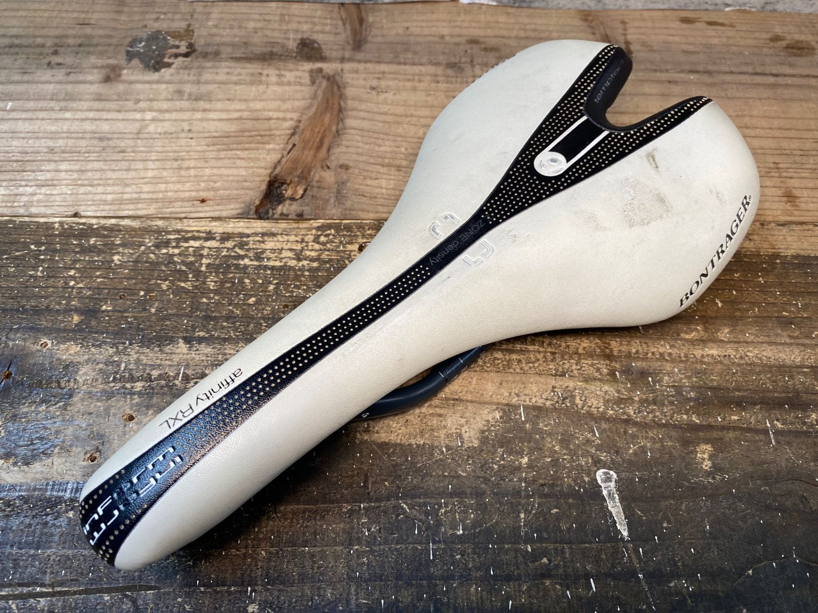 BONTRAGER affinity RXL サドル カーボン BLK BONTRAGER affinity RXL