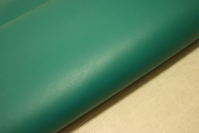 ティールグリーン 230ds クロム革 牛革 国産 レザー 顔料仕上げ はぎれ 一枚革 レザークラフト 革 皮 本革 diy 生地 材料