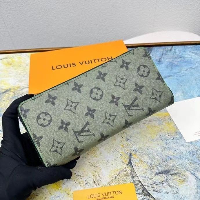 LOUIS VUITTON　レーシーモノグラムソックス　シルクポーチ付　未使用品 LOUIS VUITTON レーシーモノグラムソックス シルクポーチ付 未