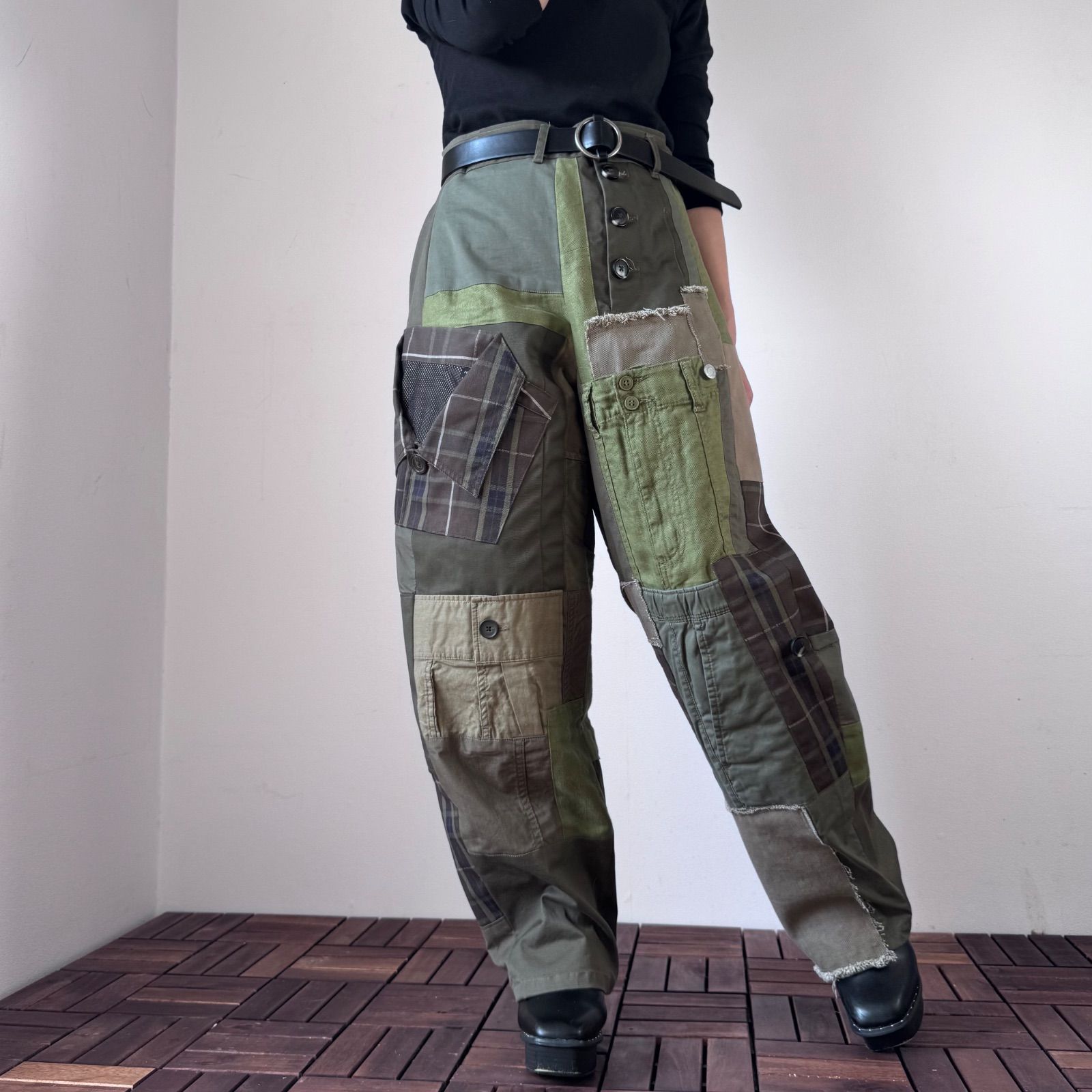 カーキオリーブ色の古着リメイクパッチワーク ワイド|バルーンパンツ