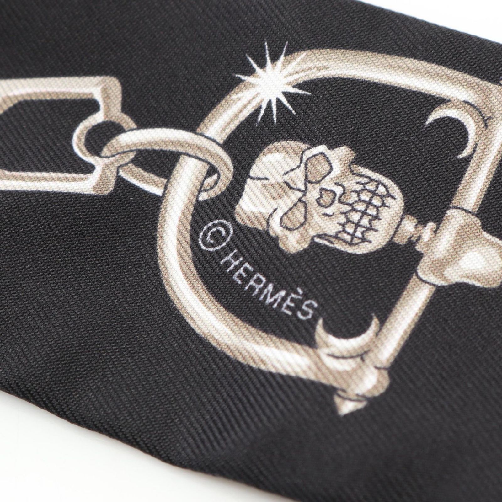 エルメス HERMES ツイリー C'est la Fete ドクロ 未使用 エルメス HERMES スカーフ ツイリー C'est la Fete ﾄﾞｸﾛ シルク