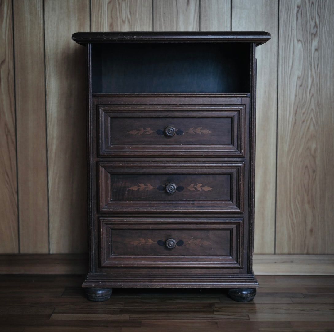 イタリア製のアンティークチェスト 木製 3段チェスト クラシックスタイル