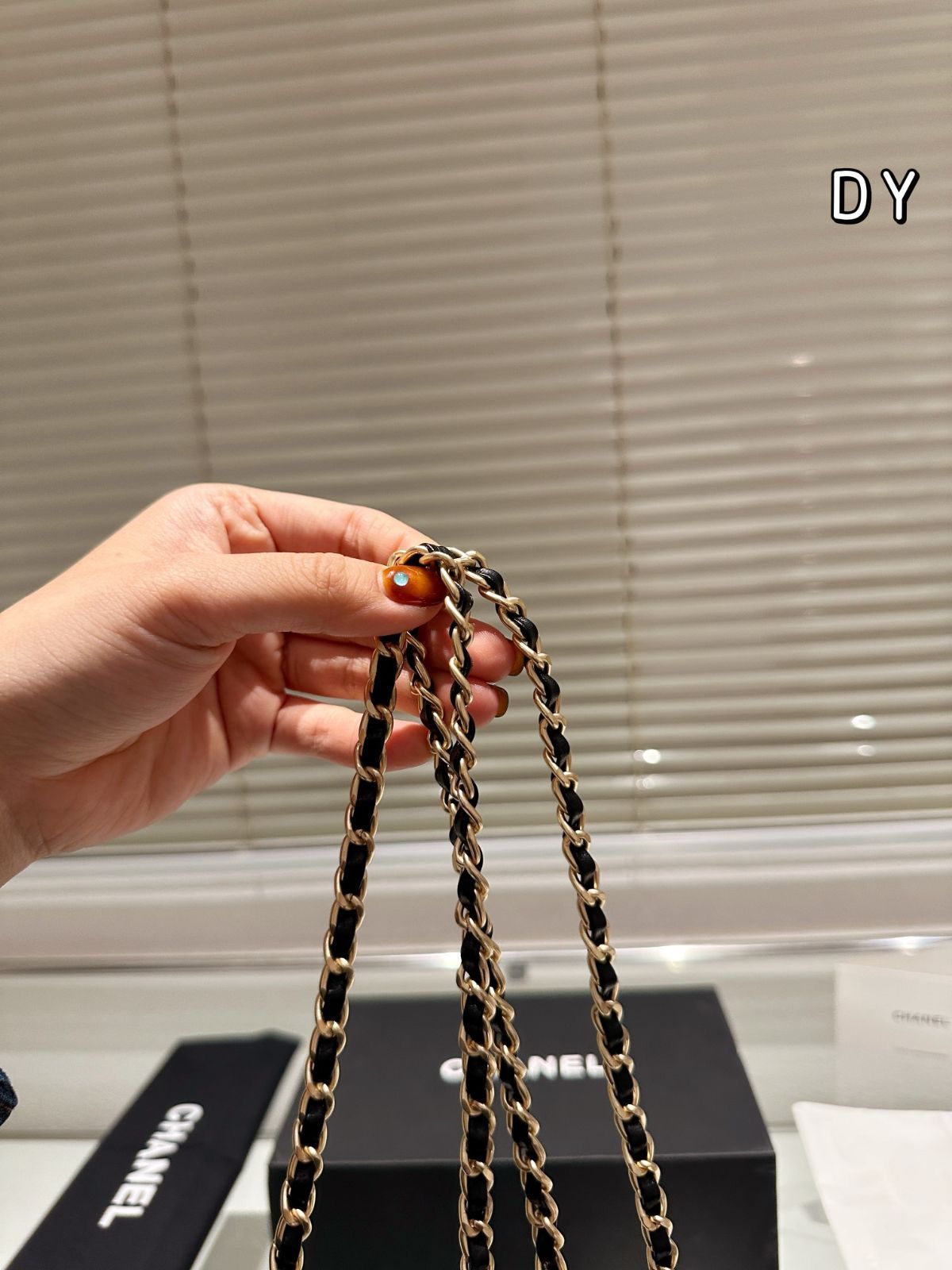 【美品】CHANEL リップスティックケース 20AW 今日特価】CHANEL リップスティックケース ハンドル付き メイク