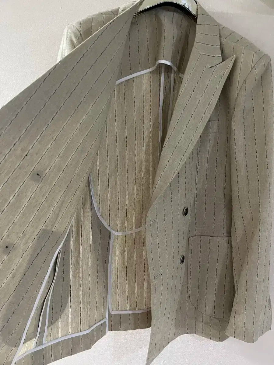 LARDINI テーラードジャケット 白とベージュストライプ テーラード