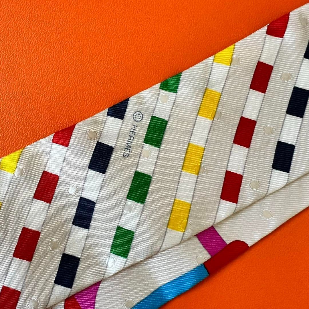 ツイリープリュムティ モダンなバックル