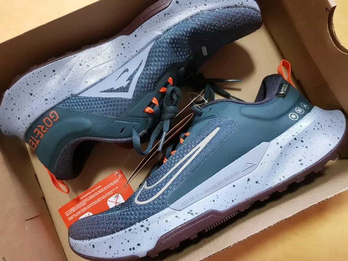 ナイキ エア ジョーダン 1 ミッド トロピカル ツイスト ナイキ エア