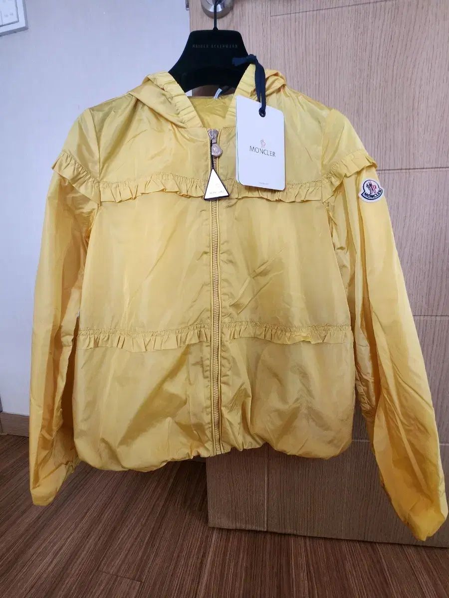 モンクレール キッズ ウィンドブレーカー Prague Hooded Jacket 12歳