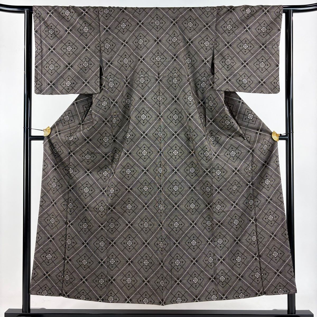 紬 身丈152cm 裄丈63cm S 袷 菱 花 焦茶色 正絹 秀品