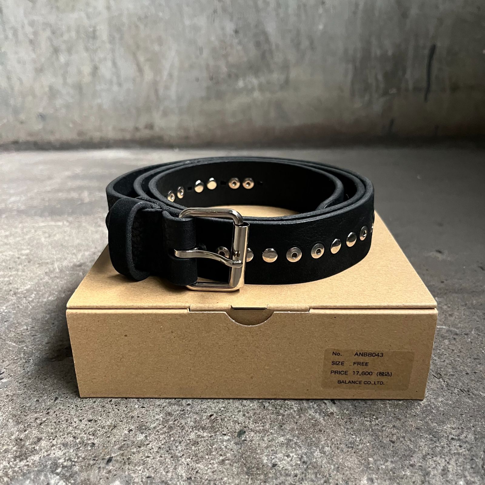 25 aw LEATHER BELT BLACK アナクロノーム 2025 レザーベルト リベットパーツ ANBB 043