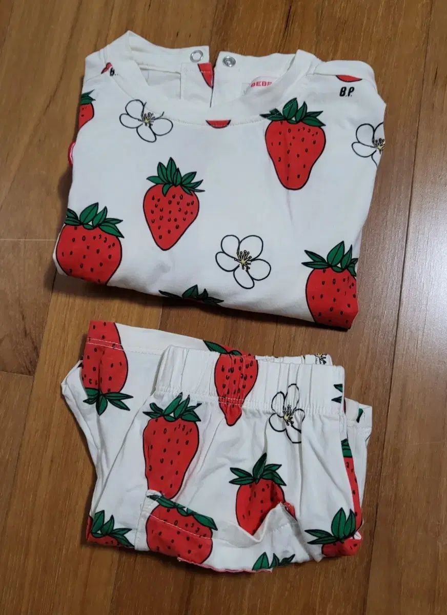 ベベデピノ ストロベリートップとボトム